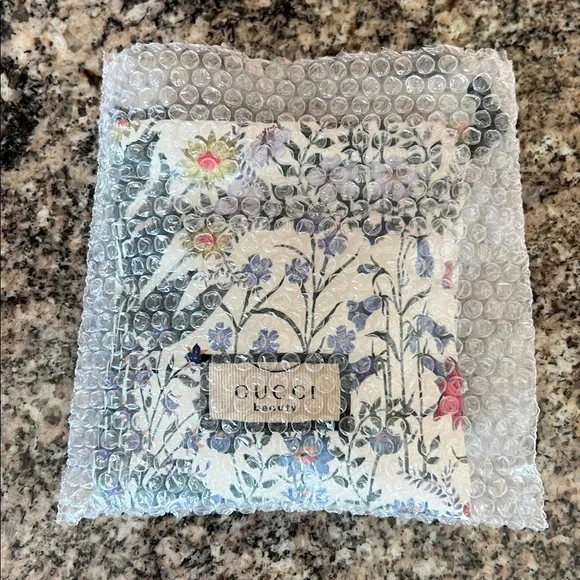 Gucci Floral Pouch with Colorful Scrunchies display picture 2